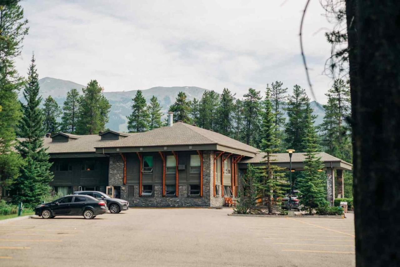 Mountaineer Lodge Lake Louise Eksteriør billede